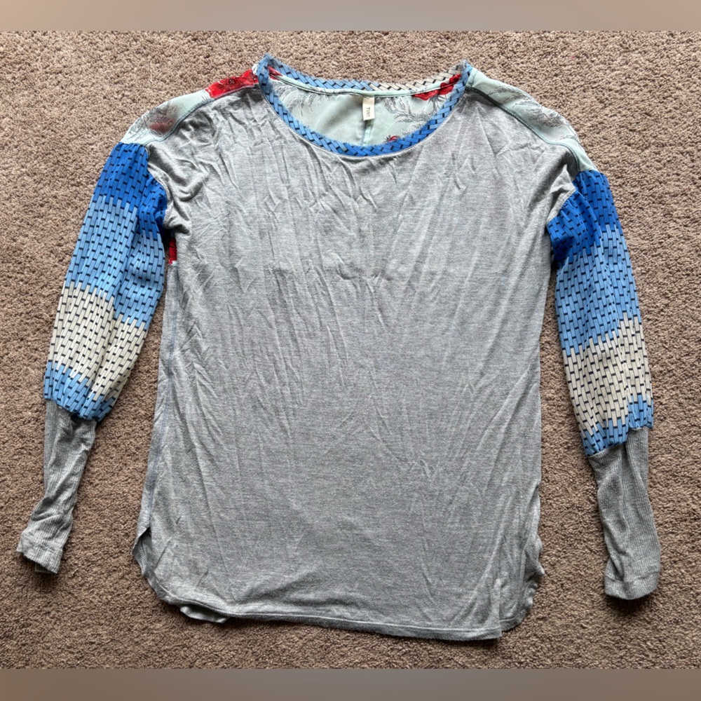 Tiny Anthropologie Raye Heather Gray Contrast Floral Puff Sleeve Tee Top Size S.
